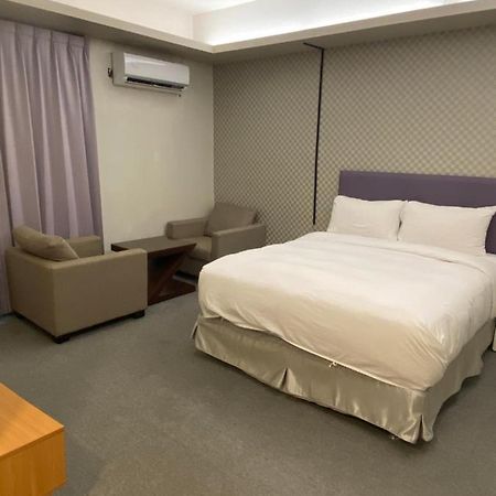 Aiyue Hotel Huwei Екстериор снимка